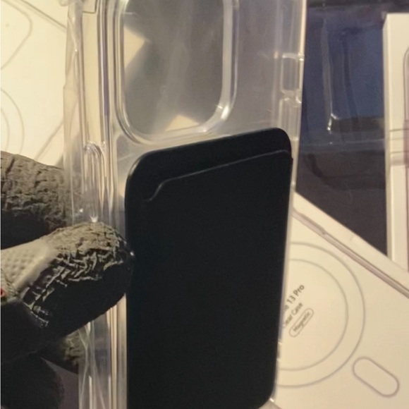IPhone 13 magesafe clear case & magnetic leather wallet BUNDLE - Picture 5 of 5